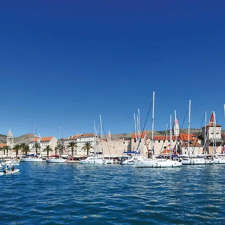 Vikendica Four-bedroom In Okrug Gornji