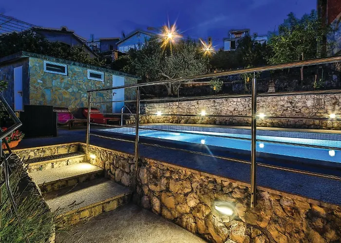 Four-bedroom In Okrug Gornji *