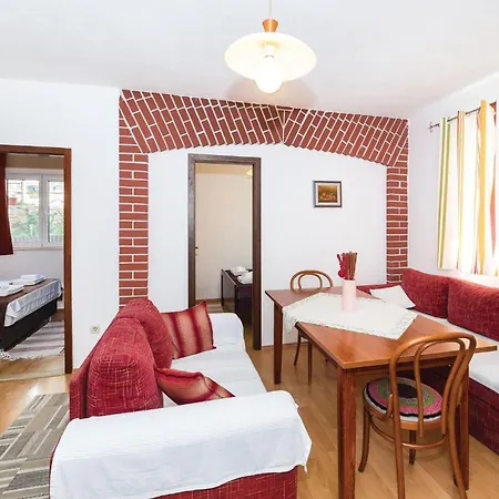 Four-bedroom In Okrug Gornji Дом отдыха Трогир