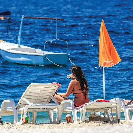 Дом отдыха Four-bedroom In Okrug Gornji Трогир