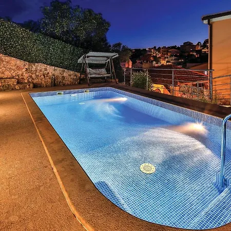 Awesome In Okrug Gornji With Kitchen Trogir