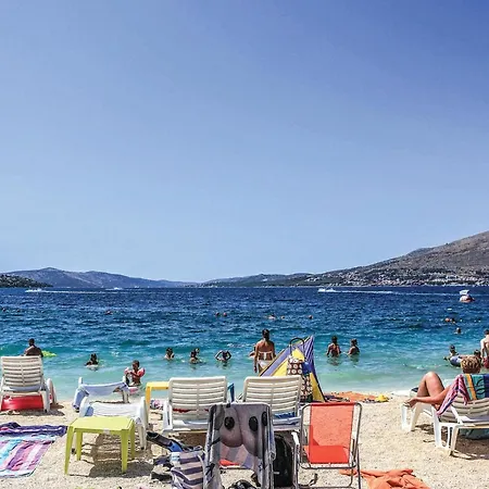 Four-bedroom In Okrug Gornji Дом отдыха *