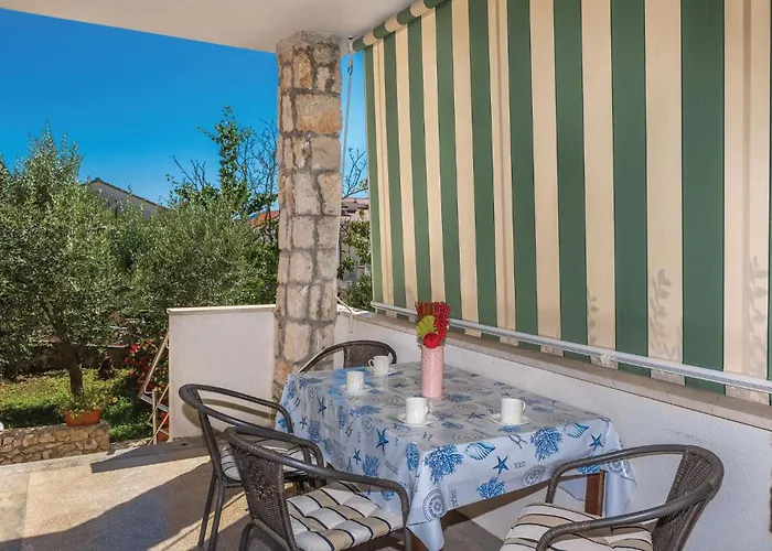 Four-bedroom In Okrug Gornji Prázdninový dům
